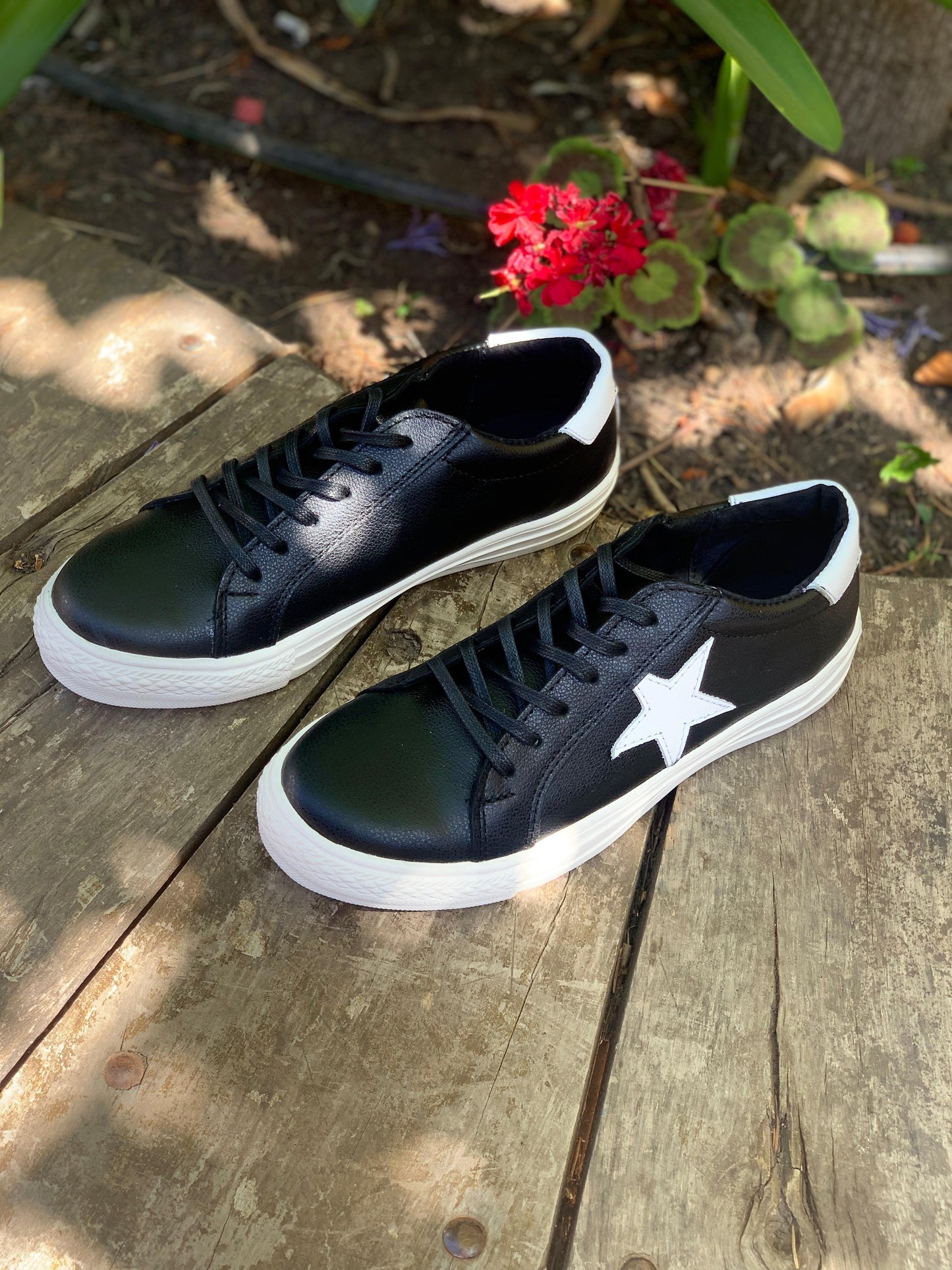 Zapatilla Indianápolis cuero negro estrella blanca