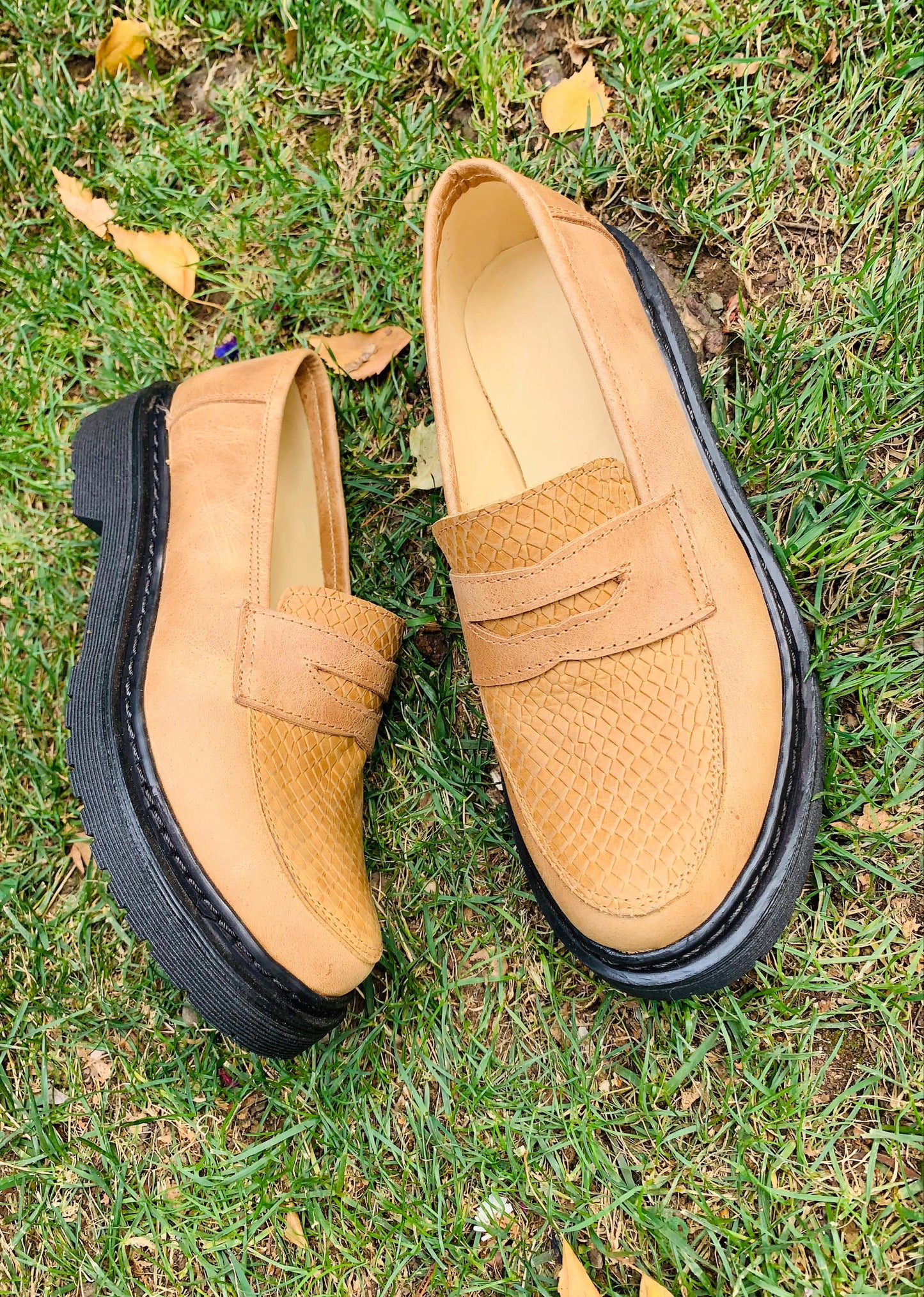 Mocasine Manchester cuero camel, serp, Bajito