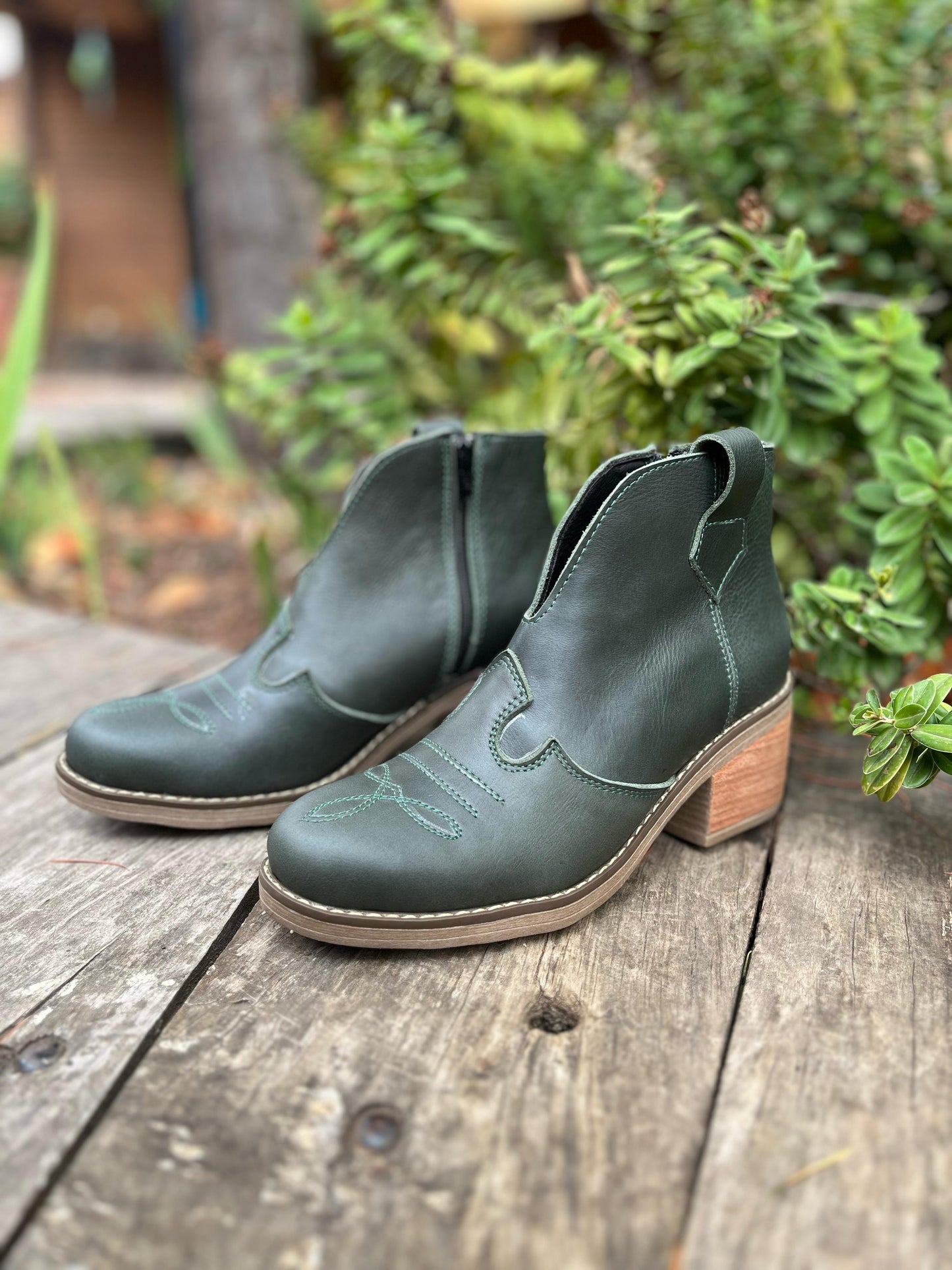 Botín vaquero Chipre cuero verde