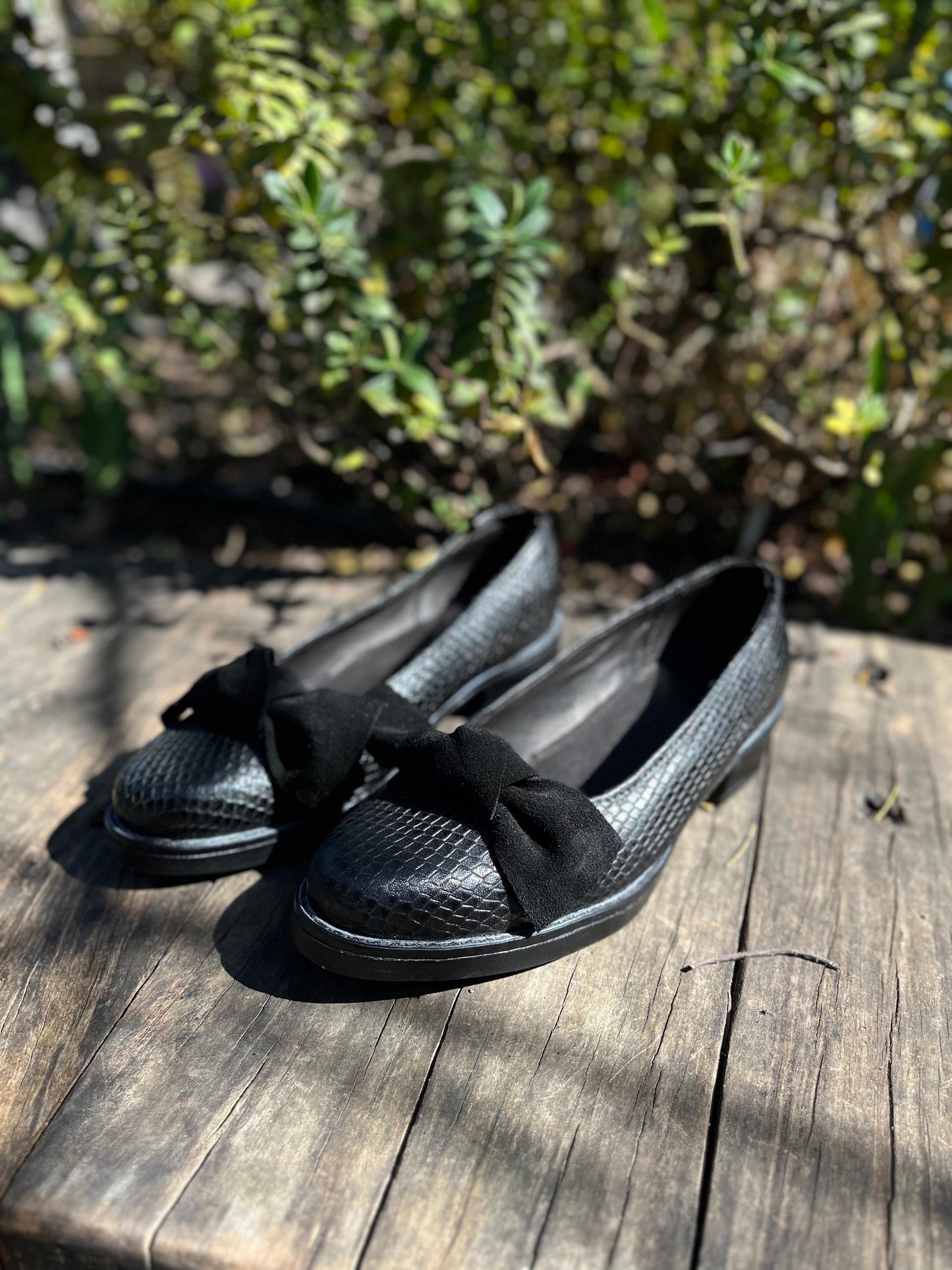 Babucha Berlín cuero negro Serp c/lazo