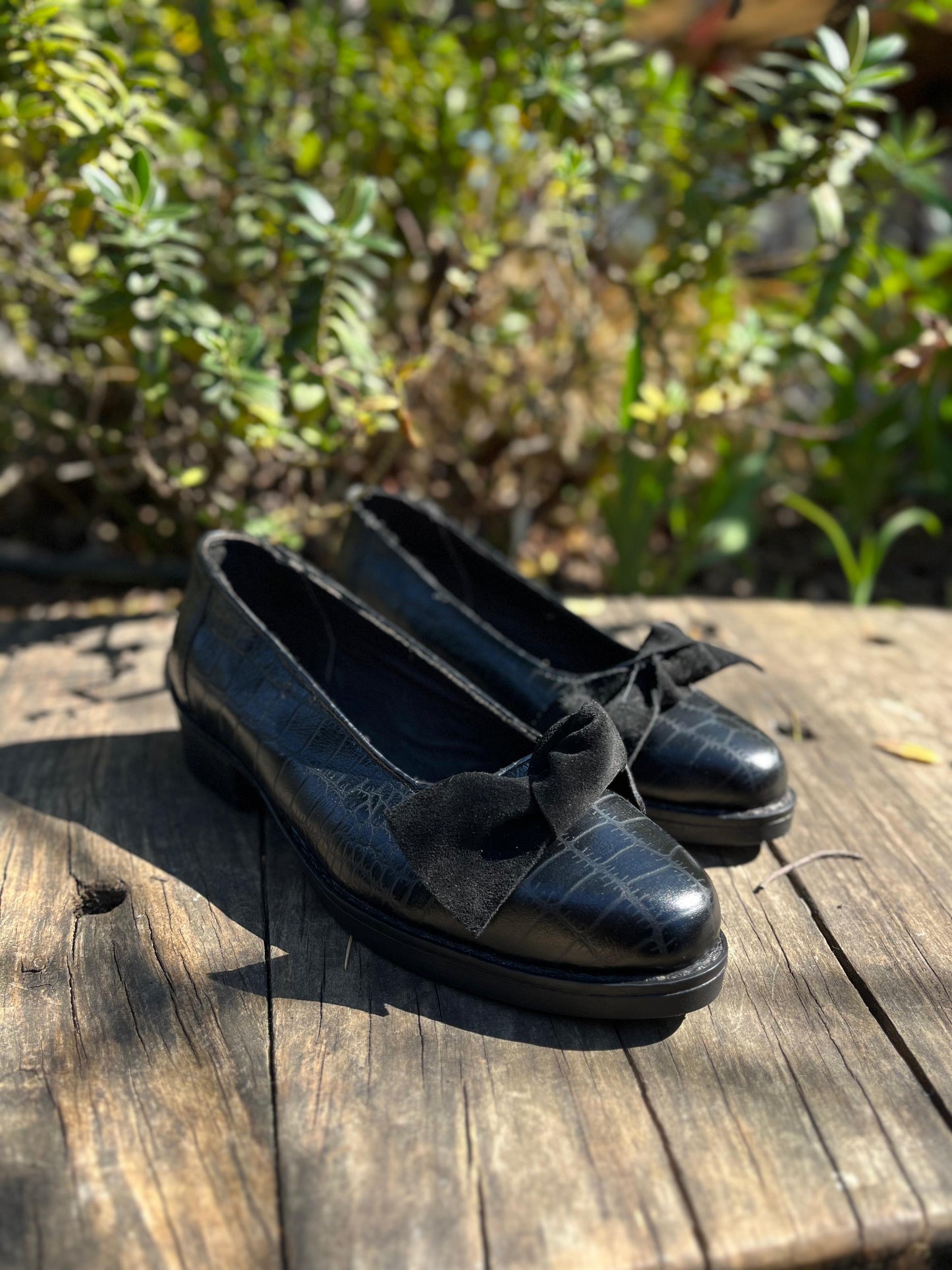 Babucha Alemania cuero negro Croco c/lazo
