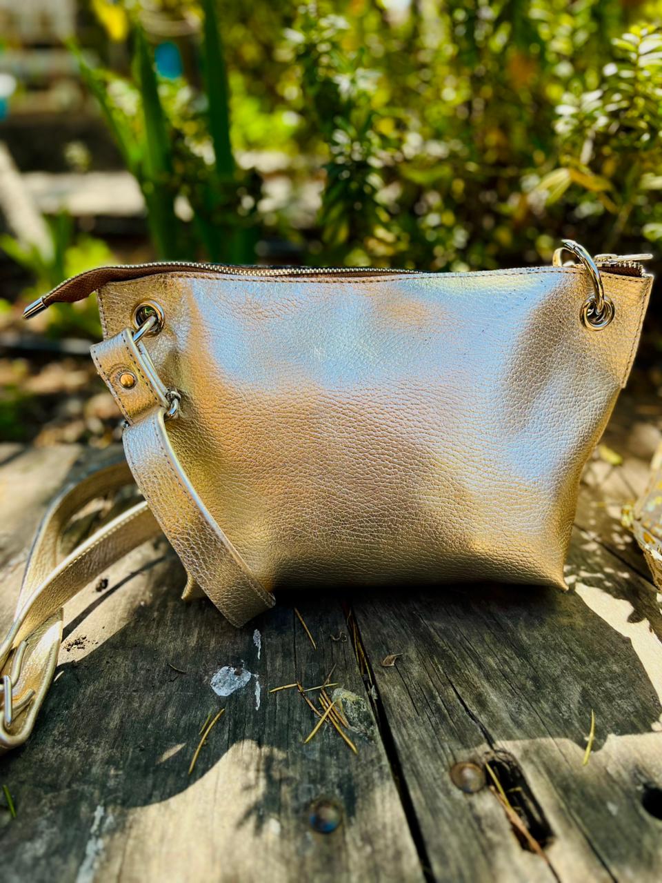 Bandolera cuero dorado