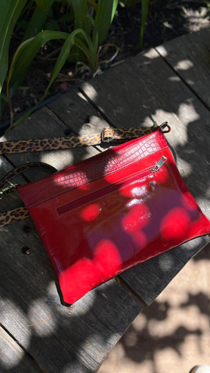 Bandolera cuero rojo richiato c/croco y estrella