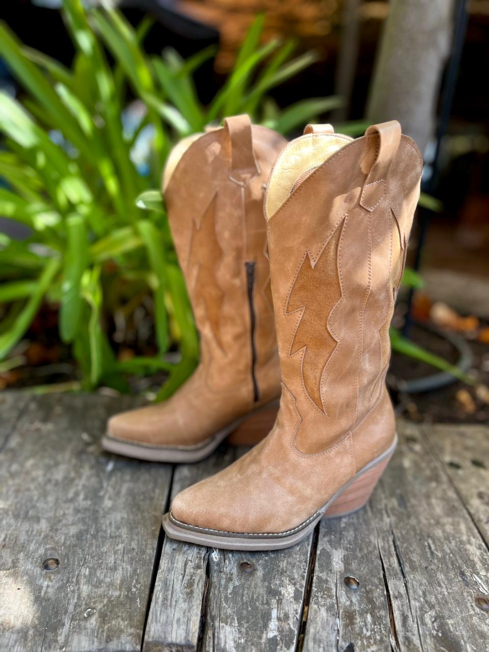 Bota vaquera cuero camel c/rayo reno camel