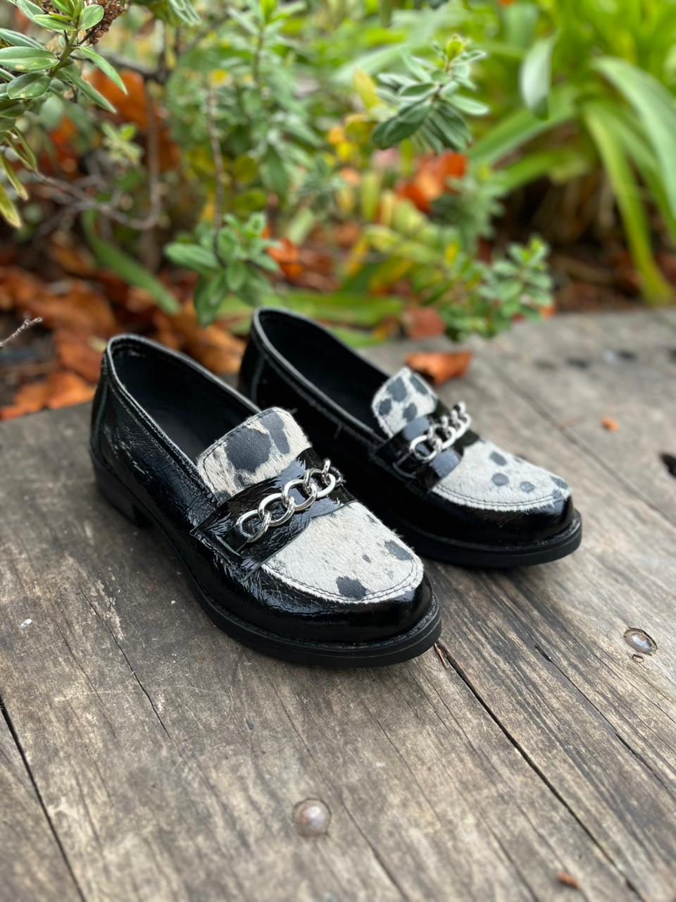 Mocasine Elena cuero negro richiato c/pelo vaca, hebilla