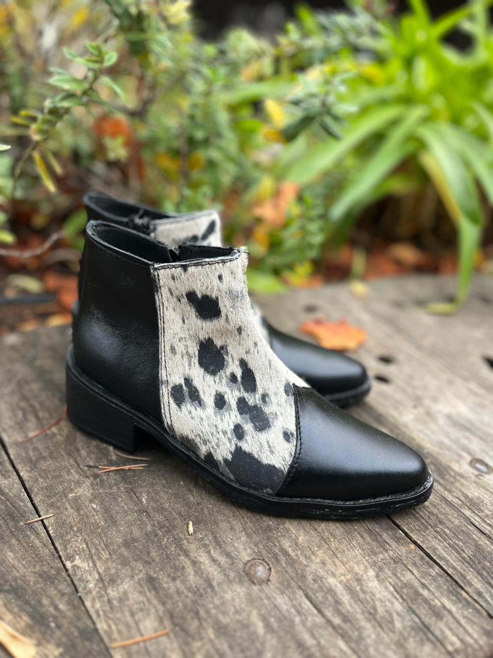 Botin cuero negro c/pelo vaca