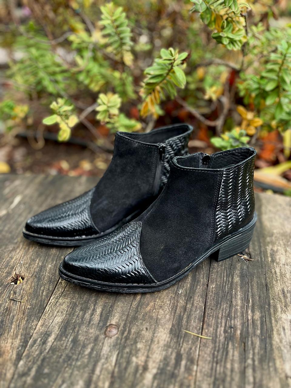 Botin cuero mimbre negro c/reno negro