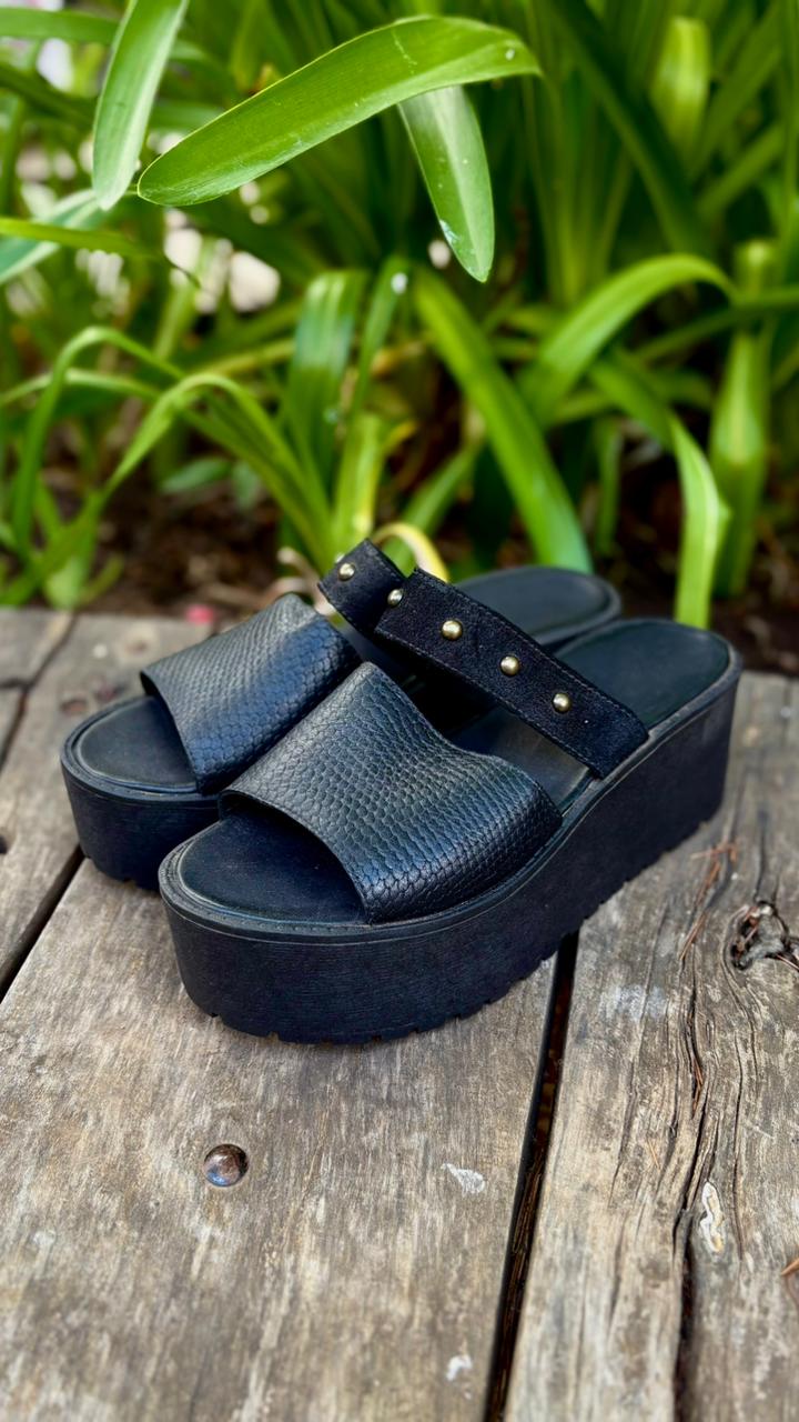 Sandalia Castilla cuero negro serp