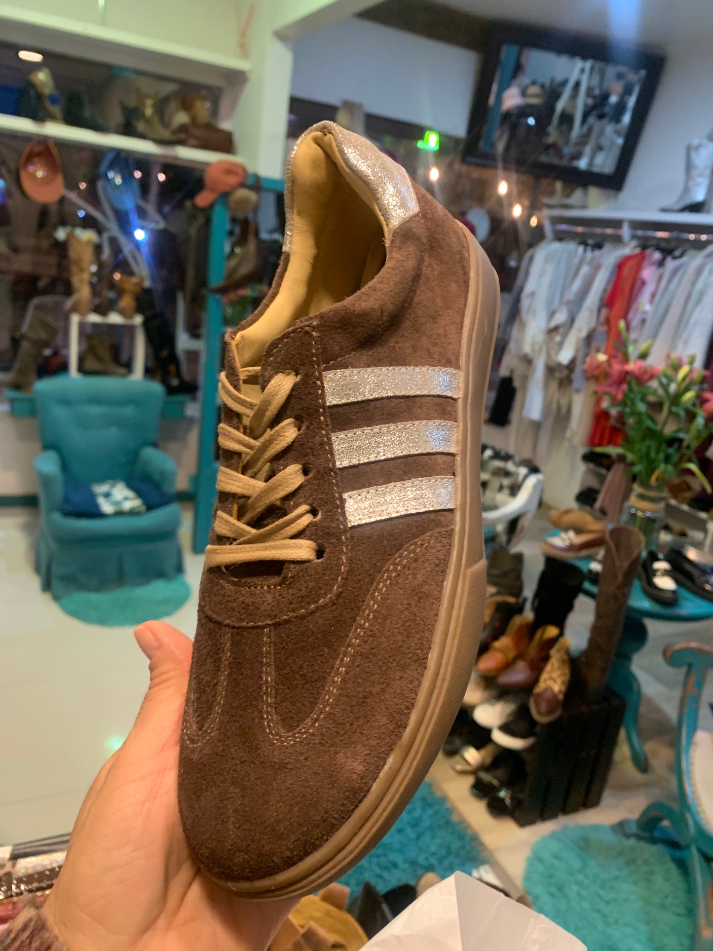 Zapatilla tipo Samba cuero reno chocolate