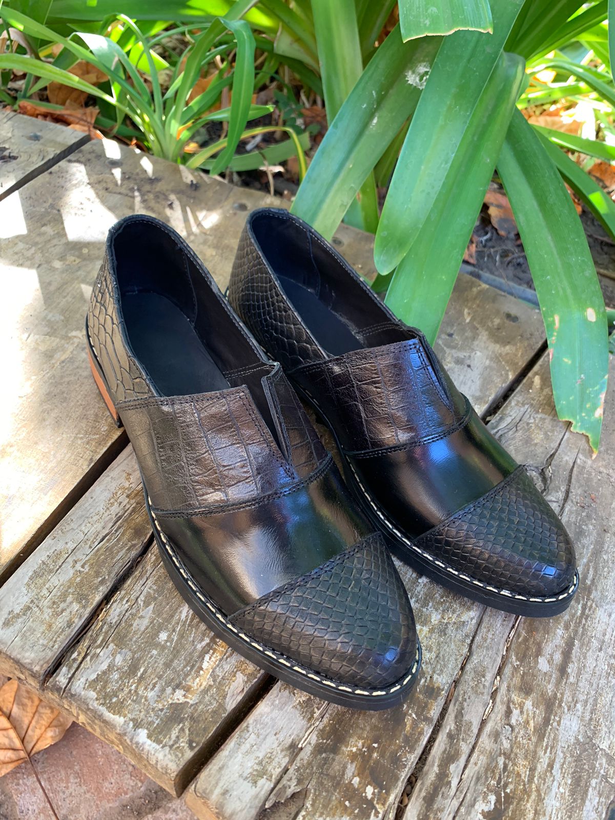 Babucha Lucía cuero negro serp