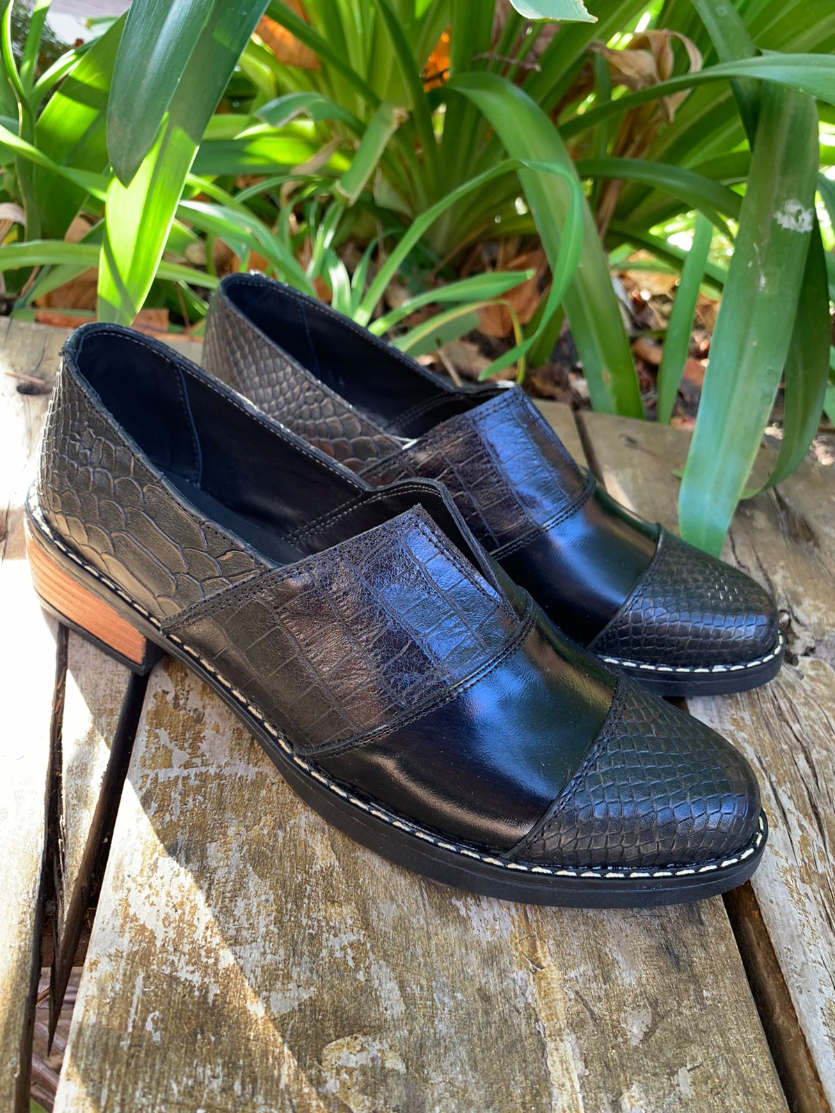 Babucha Lucía cuero negro serp