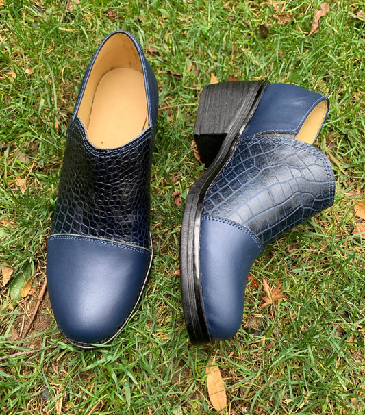 Babucha Zoe cuero azul c/croco