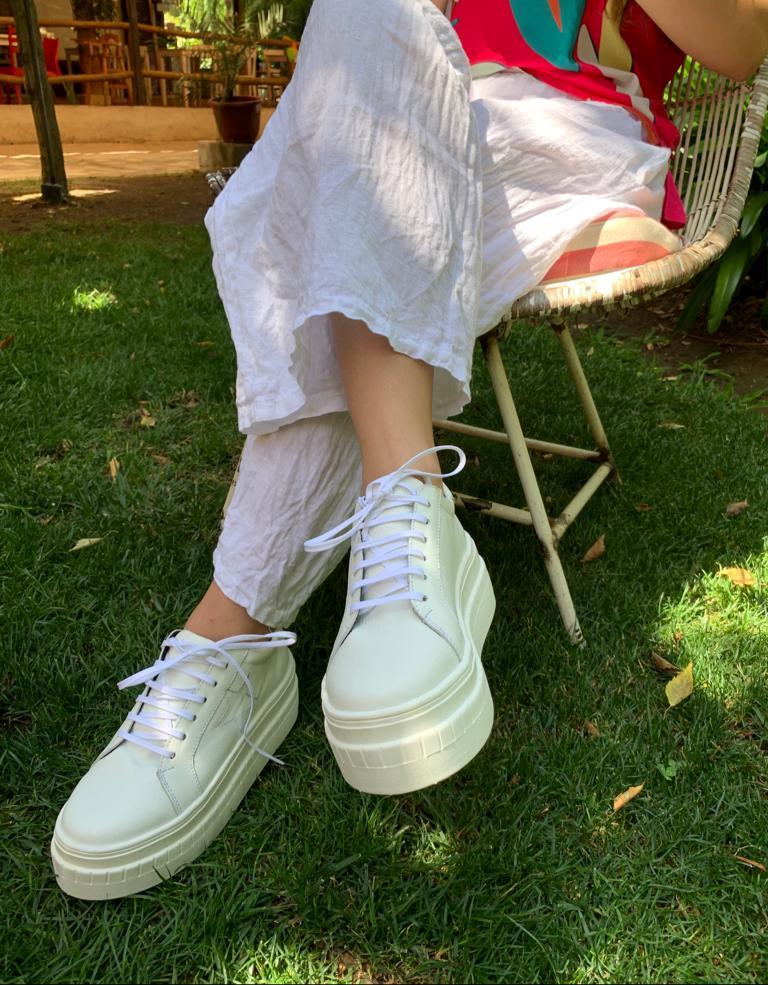 Zapatilla Montana cuero blanco, estrella, alto