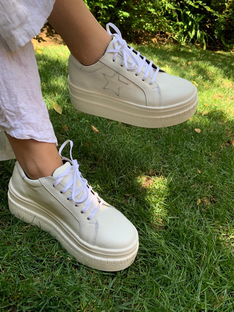 Zapatilla Montana cuero blanco, estrella, alto