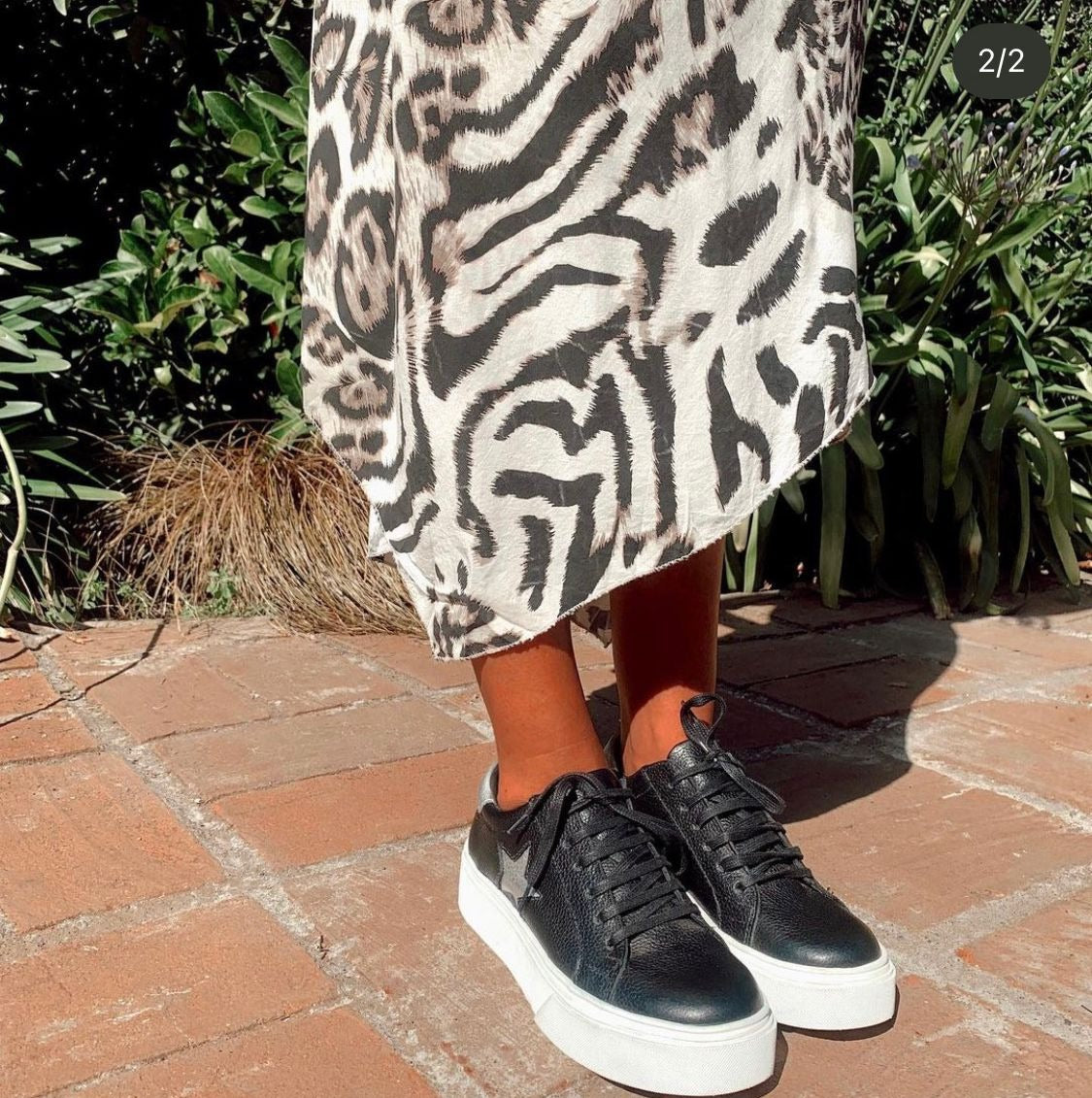 Zapatilla Jackson cuero negro poroso, estrella plata