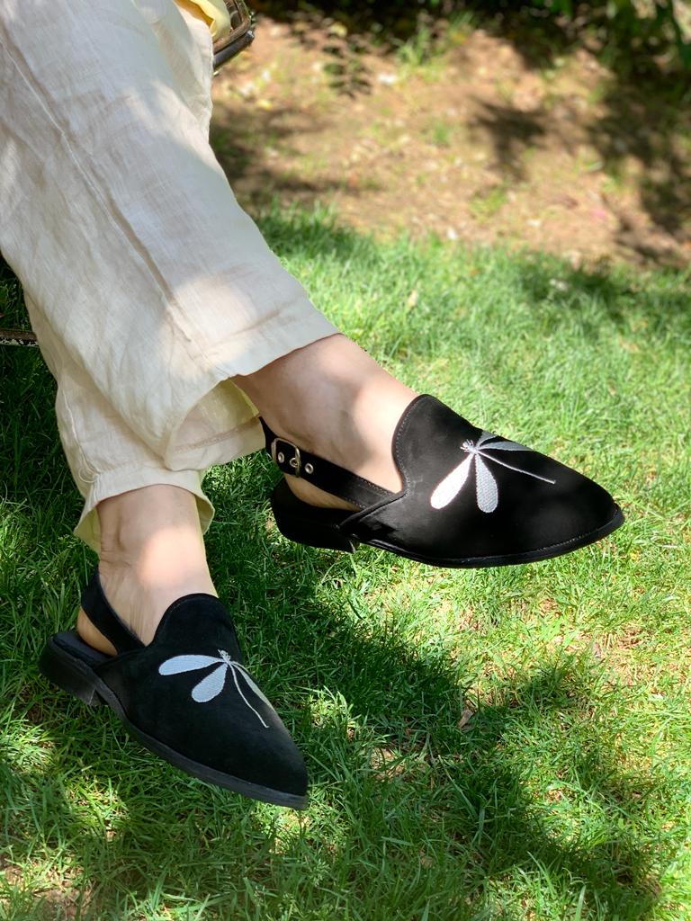Puntilla / Chala libélula cuero reno negro