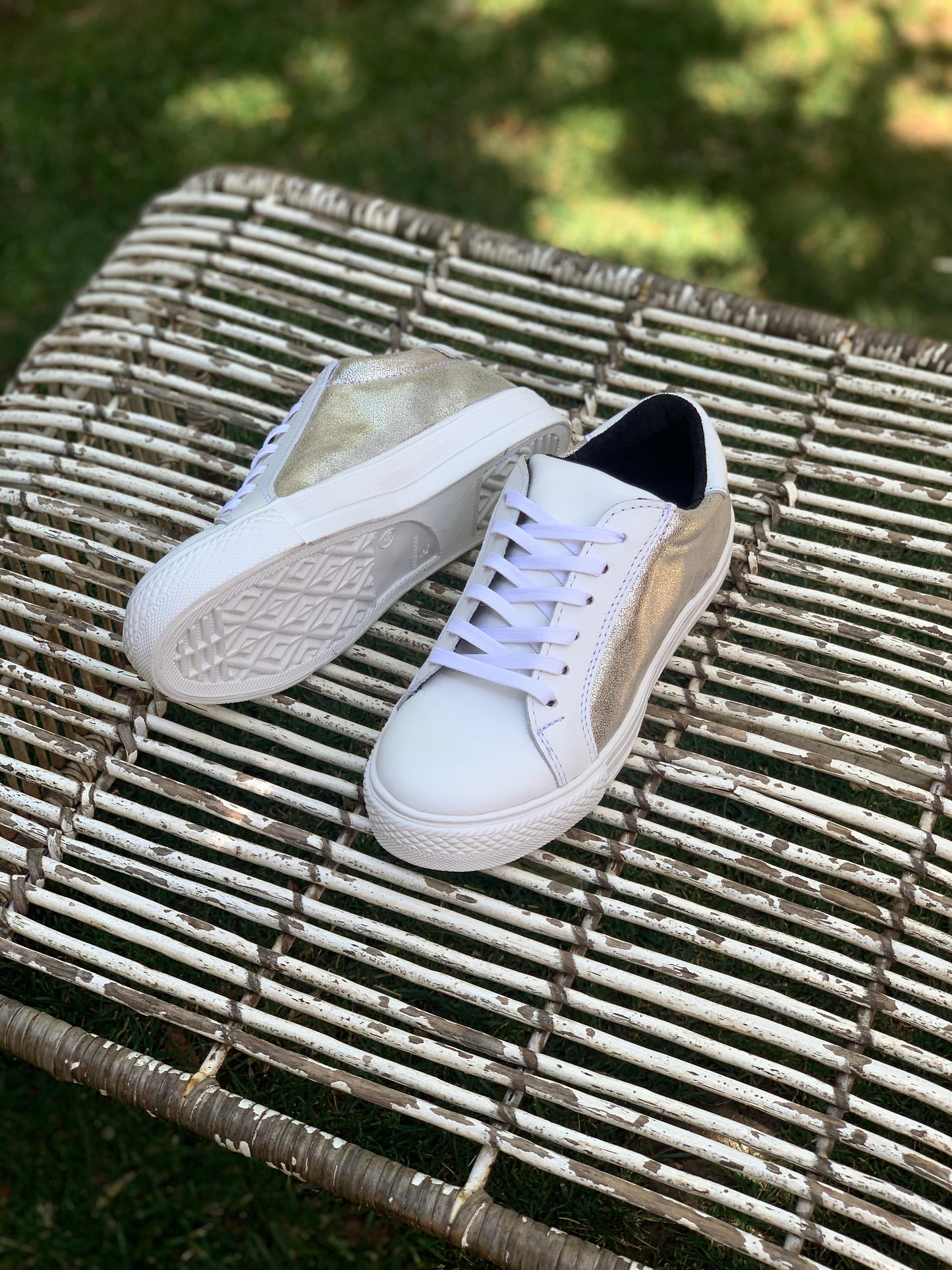 Zapatilla Honolulu cuero glitter plata, blanco