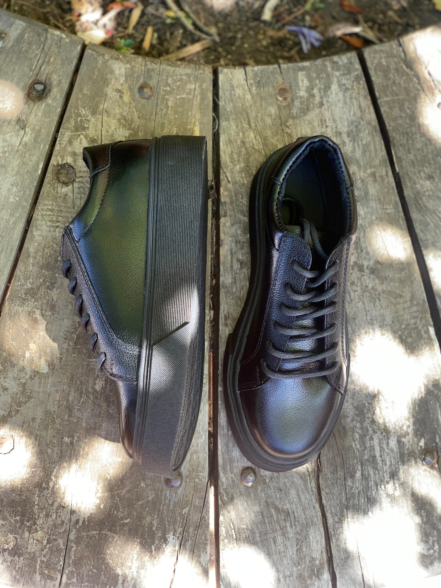 Zapatilla Luisiana escolar cuero negro poroso, moreno
