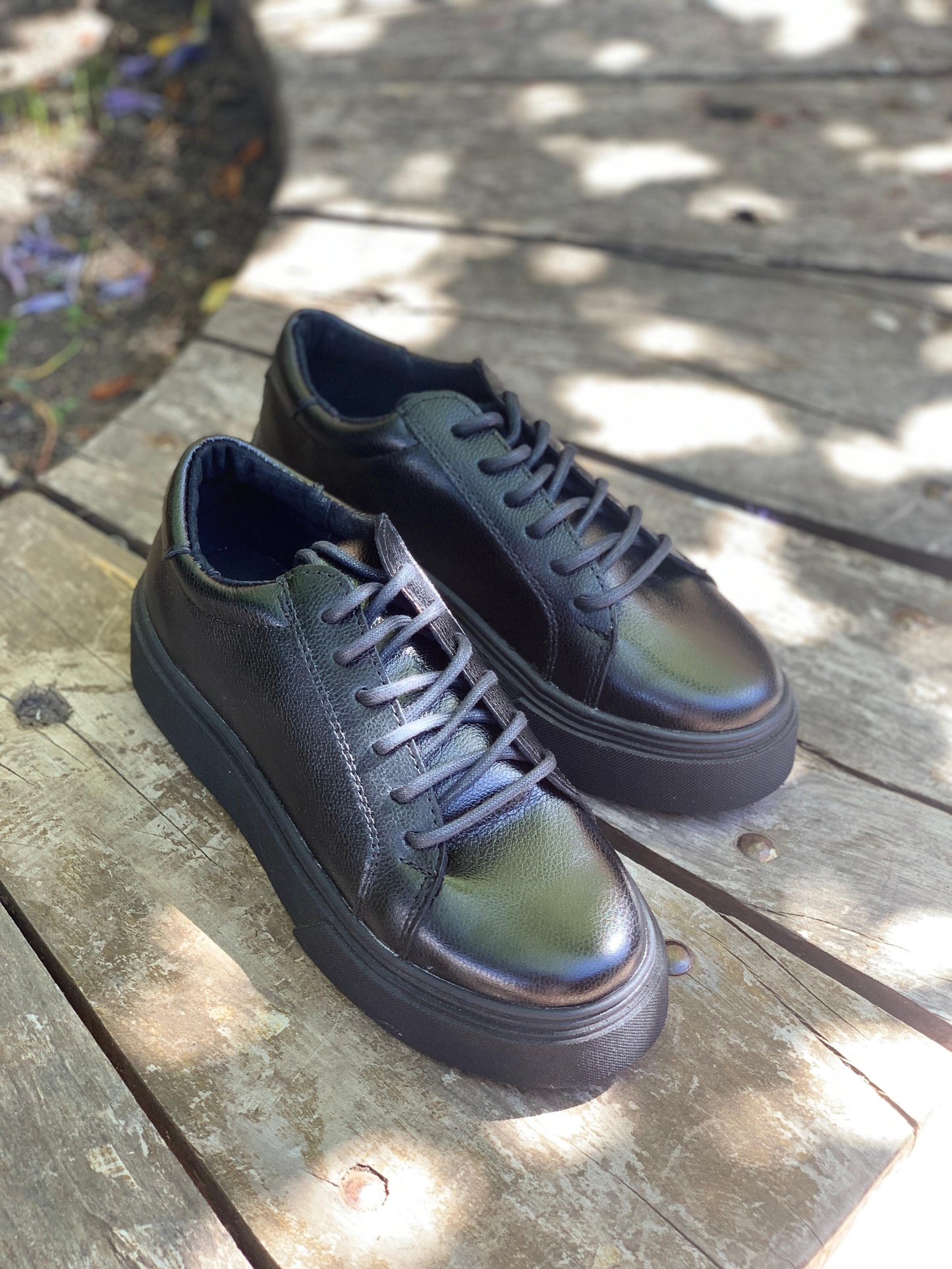 Zapatilla Luisiana escolar cuero negro poroso, moreno