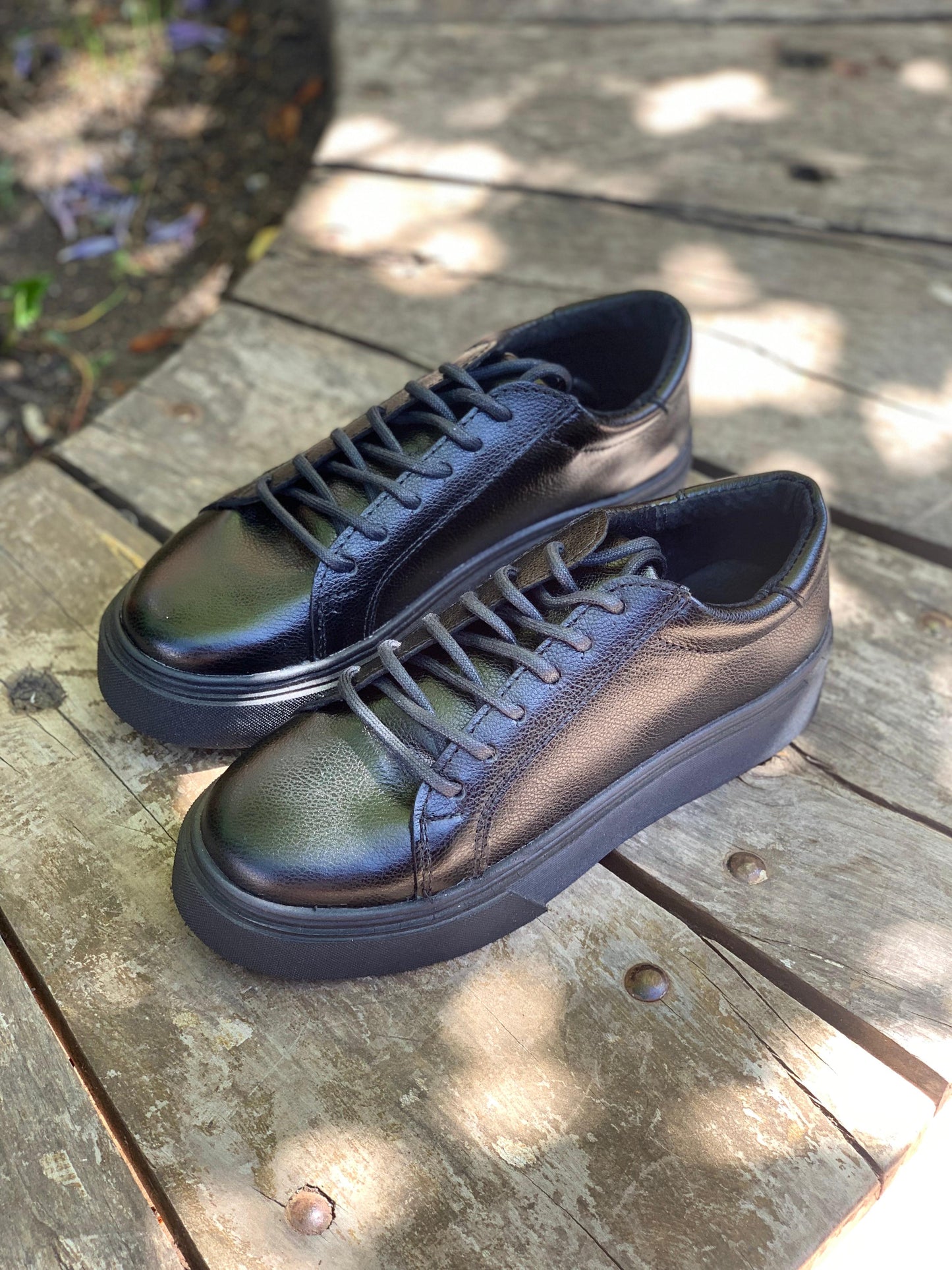 Zapatilla Luisiana escolar cuero negro poroso, moreno