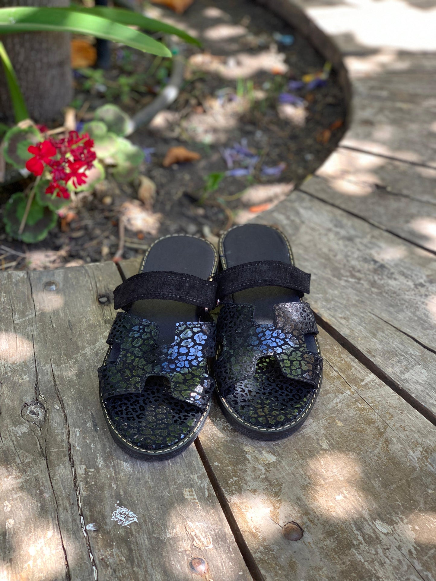 Sandalia Puno cuero negro print, velcro