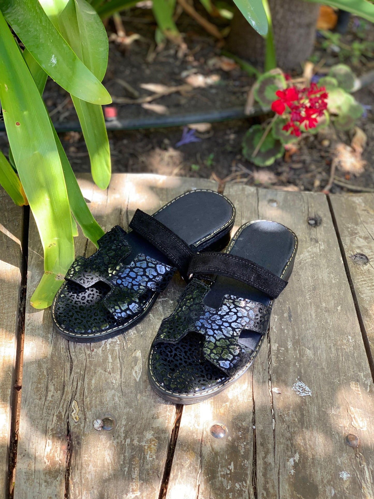 Sandalia Puno cuero negro print, velcro