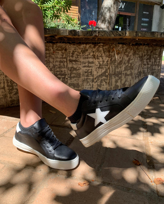 Zapatilla Indianápolis cuero negro estrella blanca