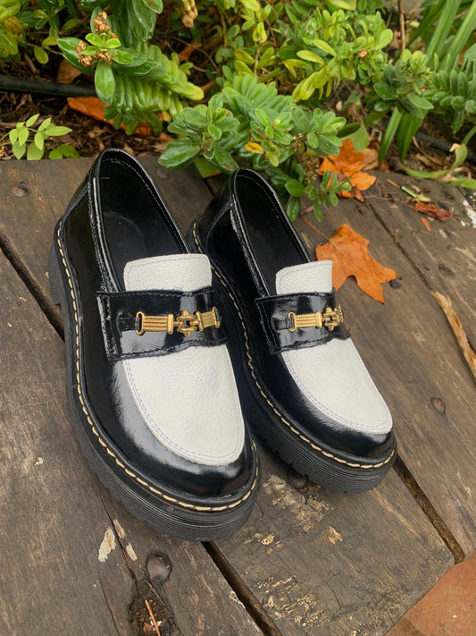 Mocasine Omaha cuero negro richiato, blanco