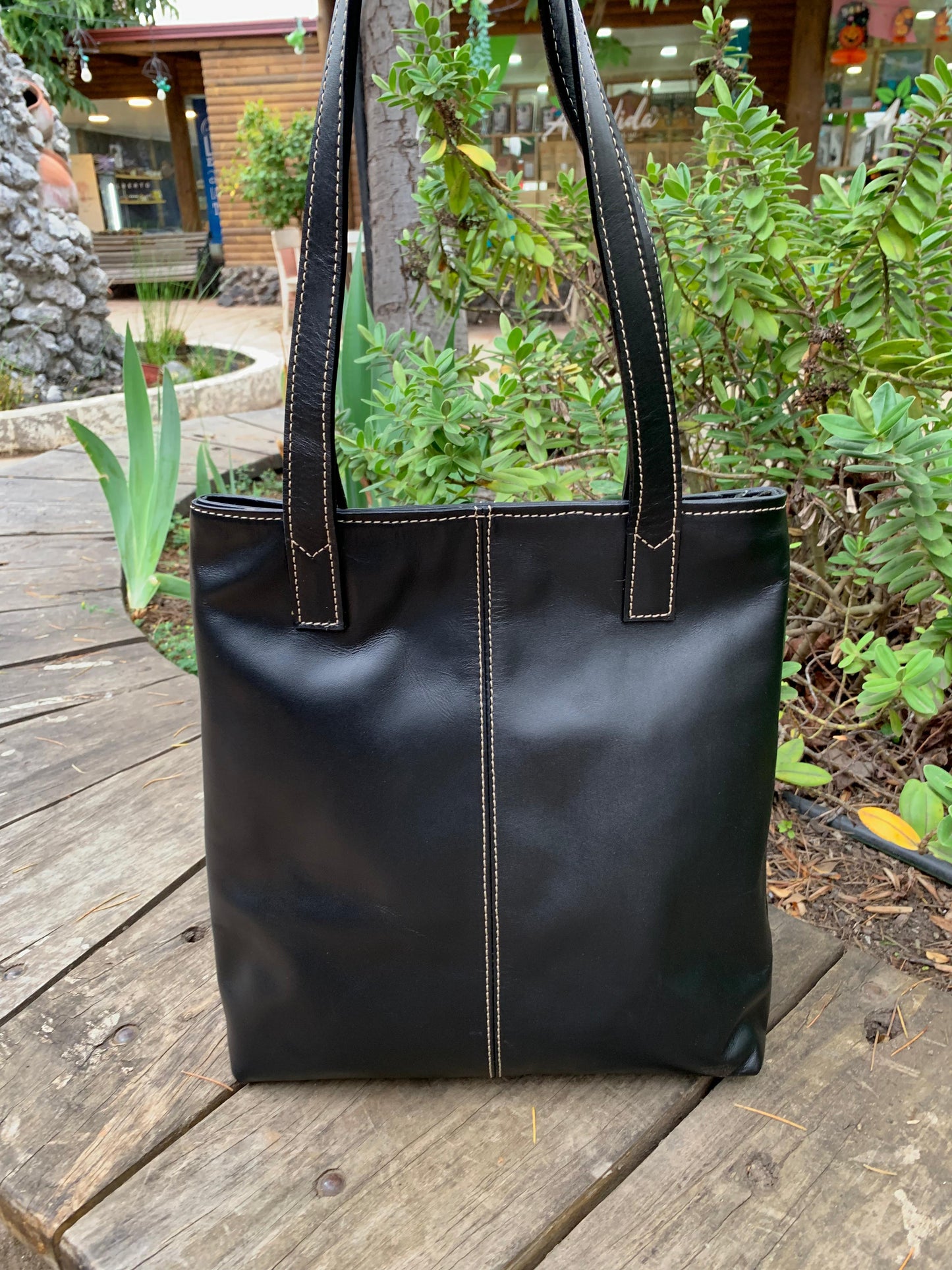Cartera cuero negro liso c/hilado