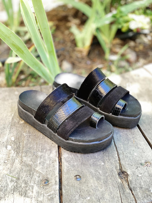 Sandalia Chiclayo dedo tiras cuero negro