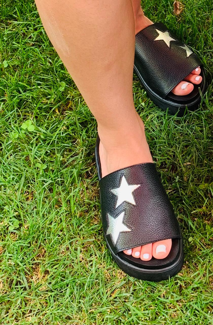 Sandalia Paraná cuero negro dos estrellas plata