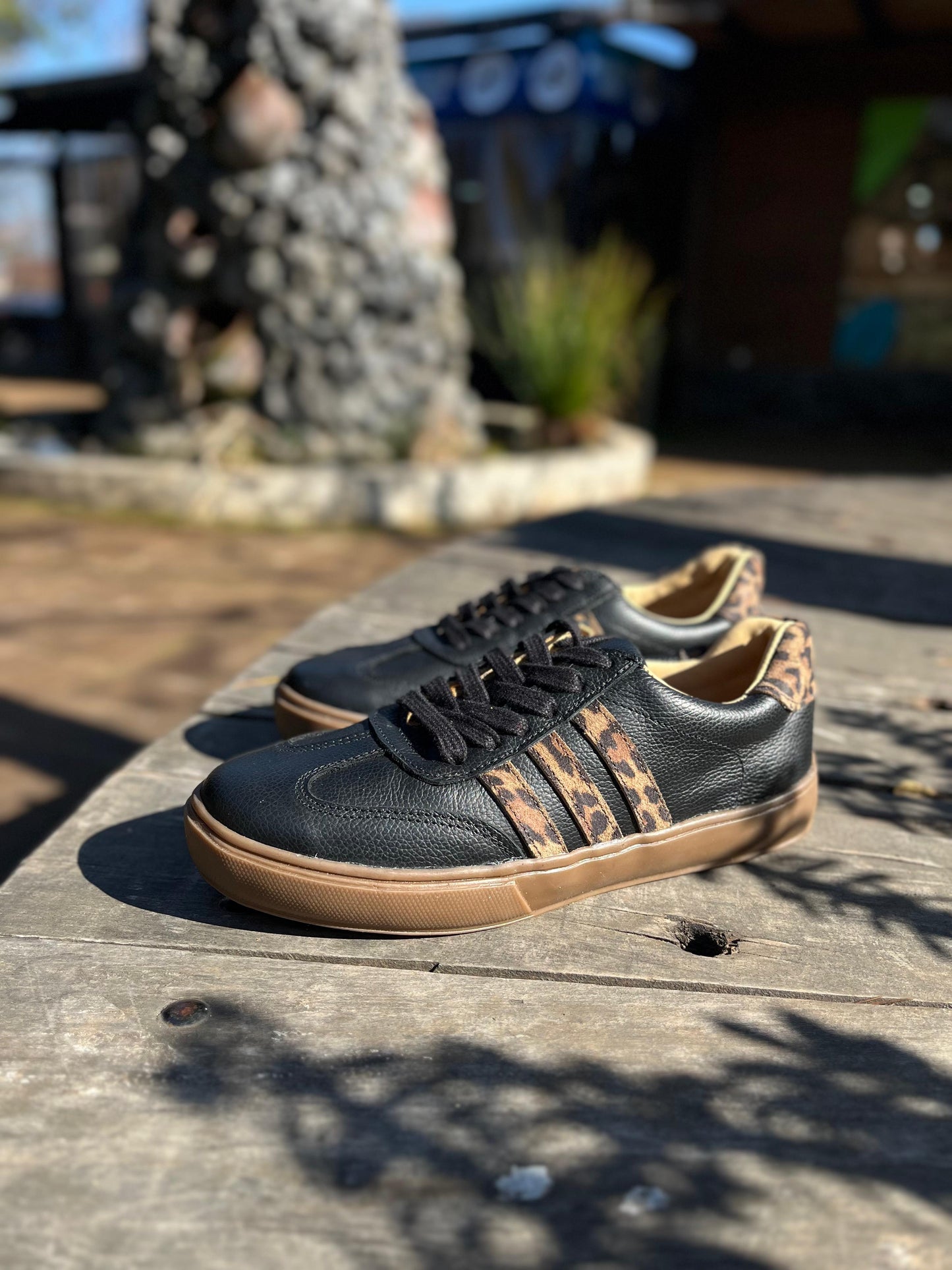 Zapatilla samba cuero negro poroso c/ print