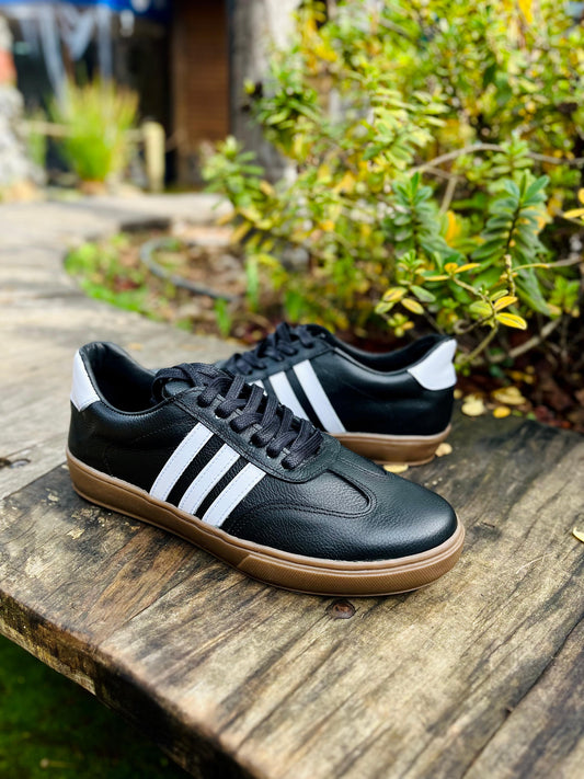 Zapatilla samba cuero negro poroso c/blanco
