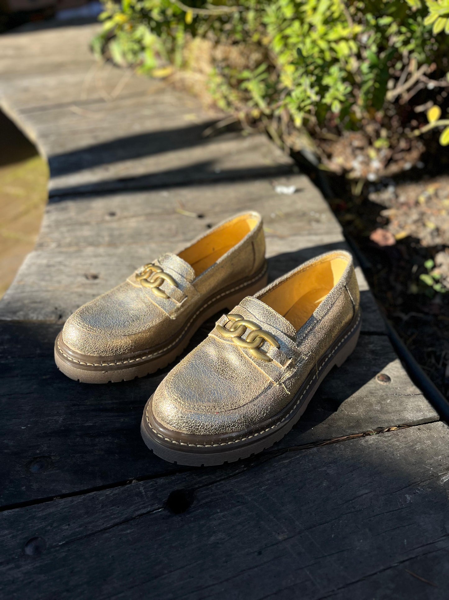 Mocasine Rubi cuero Dorado c/hebilla