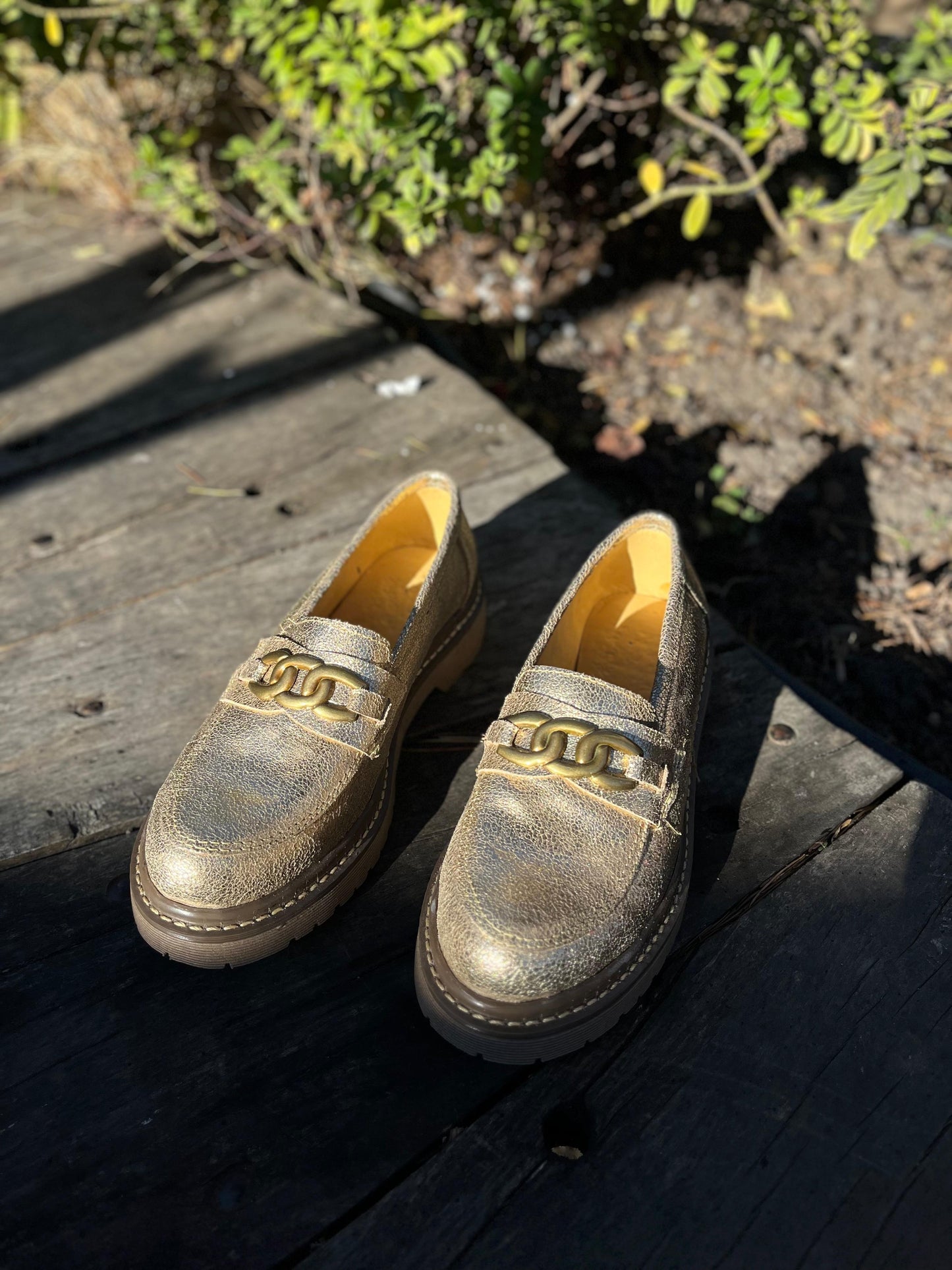 Mocasine Rubi cuero Dorado c/hebilla