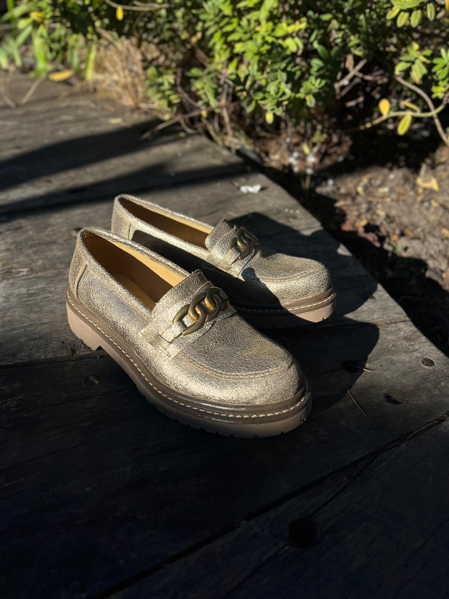 Mocasine Rubi cuero Dorado c/hebilla