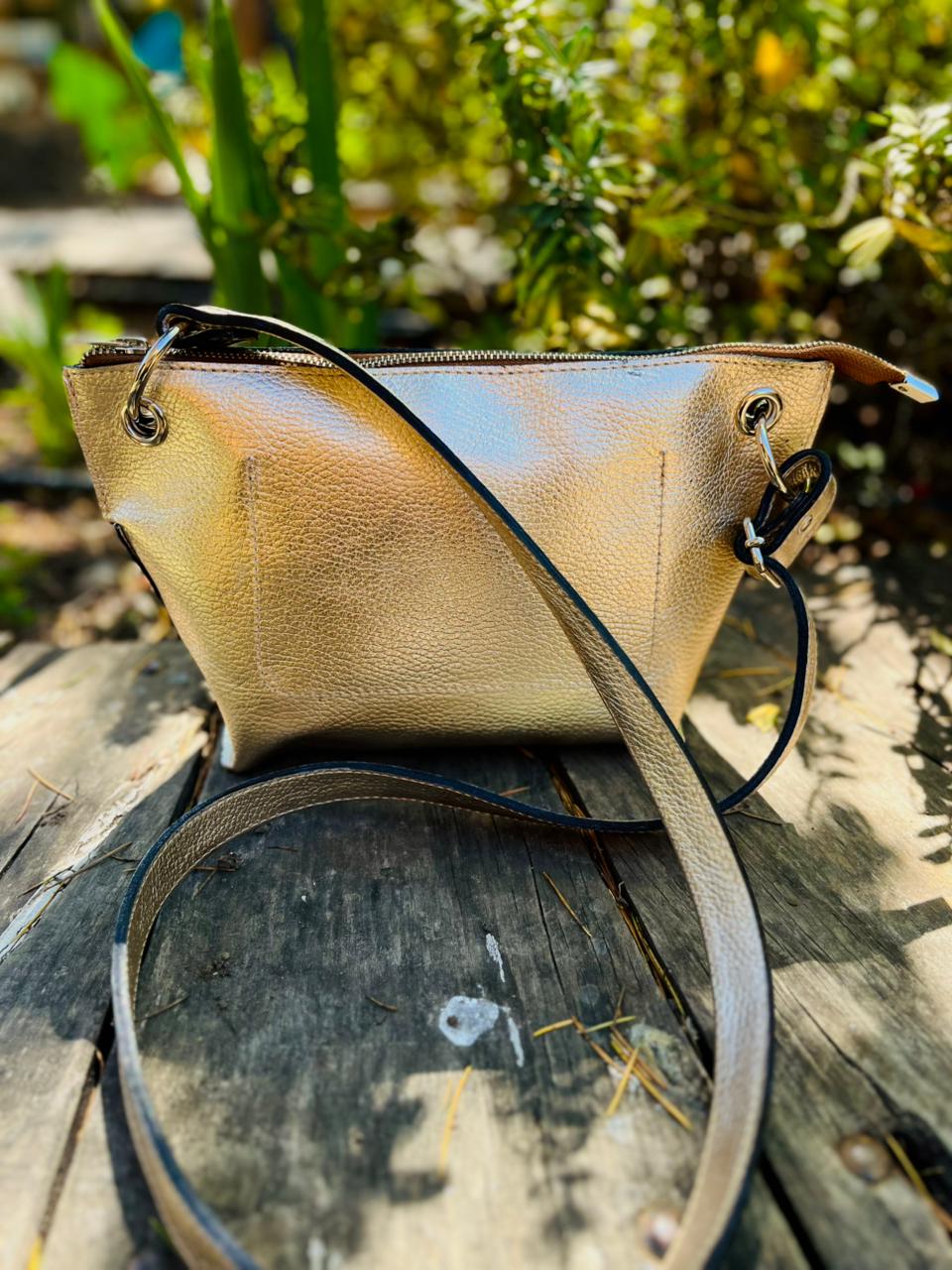 Bandolera cuero dorado
