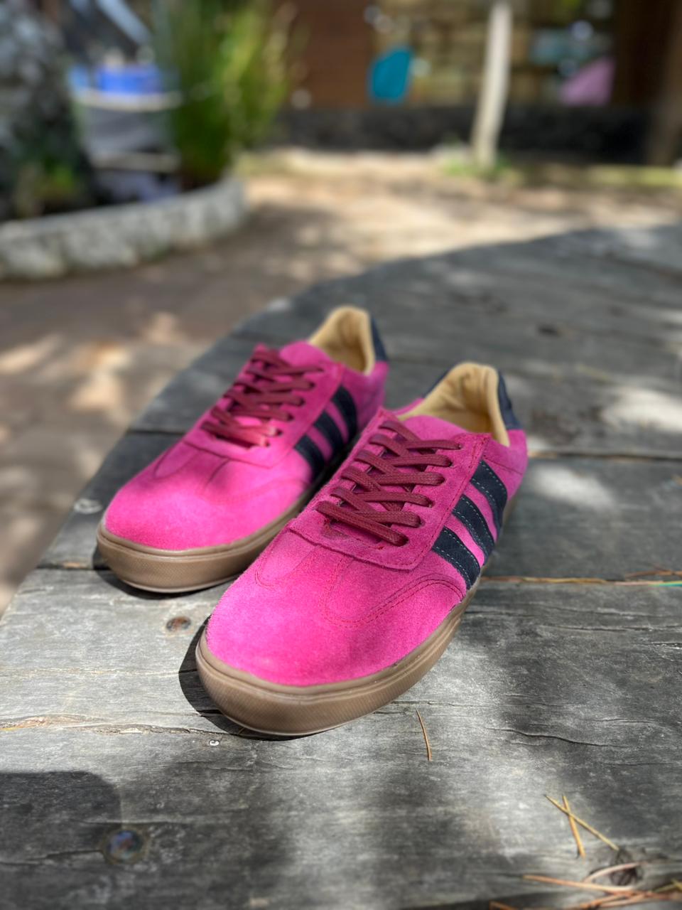 Zapatilla samba cuero reno fucsia c/azul