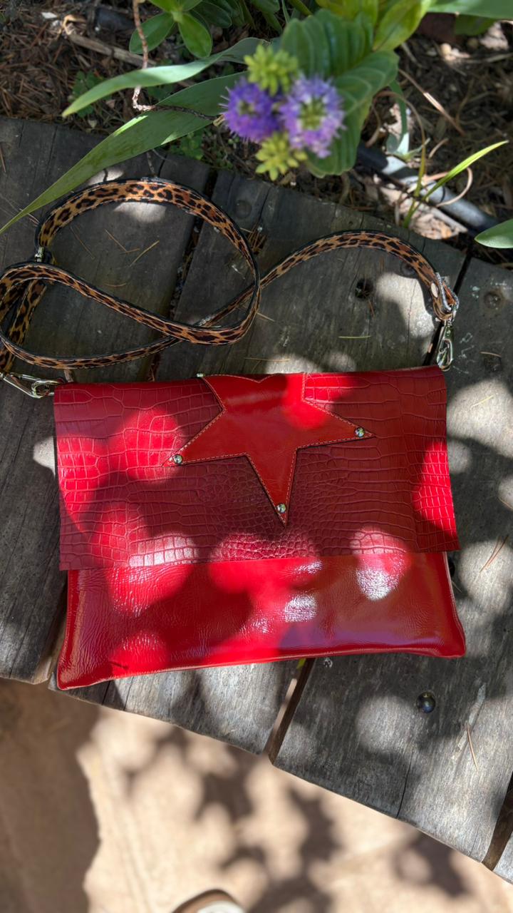 Bandolera cuero rojo richiato c/croco y estrella