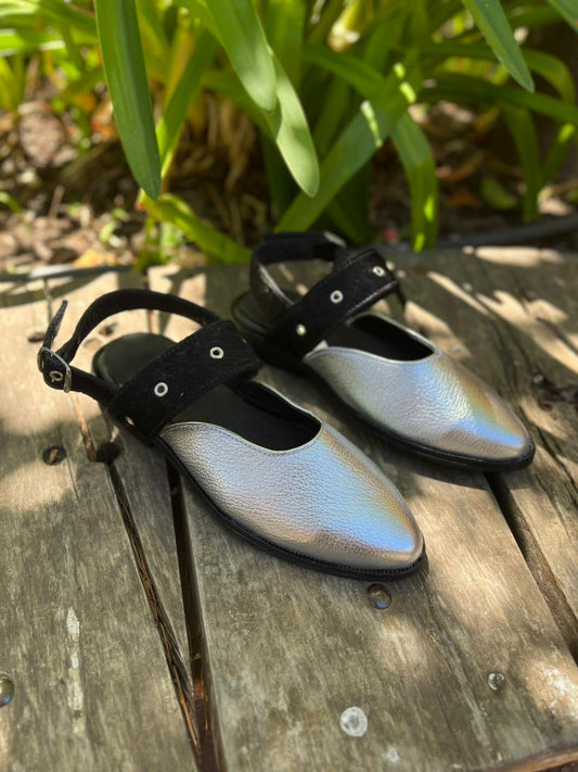 Puntilla Dominik cuero punta plata, empeine pelo negro