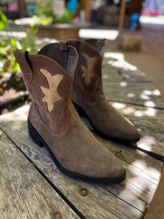 Bota vaquera Dafne cuero reno taupe c/dorado