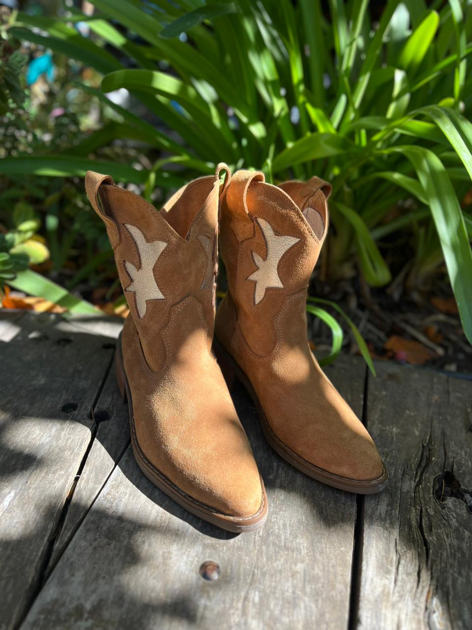 Bota vaquera cuero reno camel c/dorado