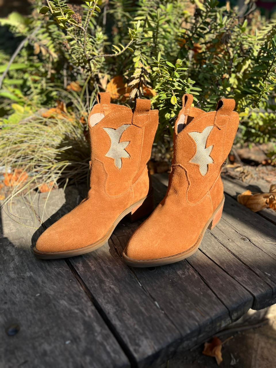 Bota vaquera  cuero reno cafe c/dorado