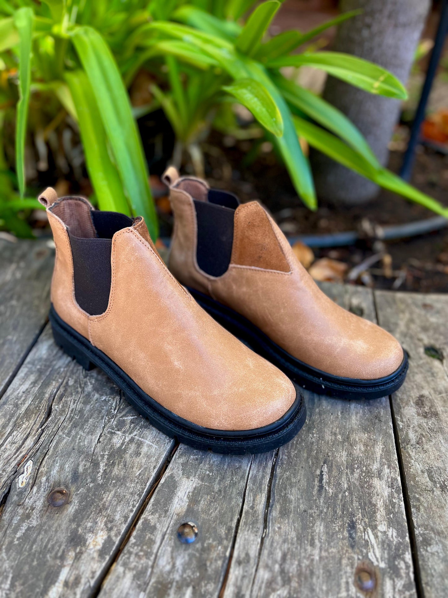 Botín chelsie keila cuero camel