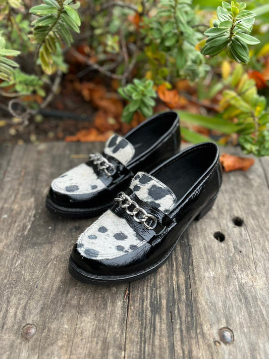 Mocasine Elena cuero negro richiato c/pelo vaca, hebilla