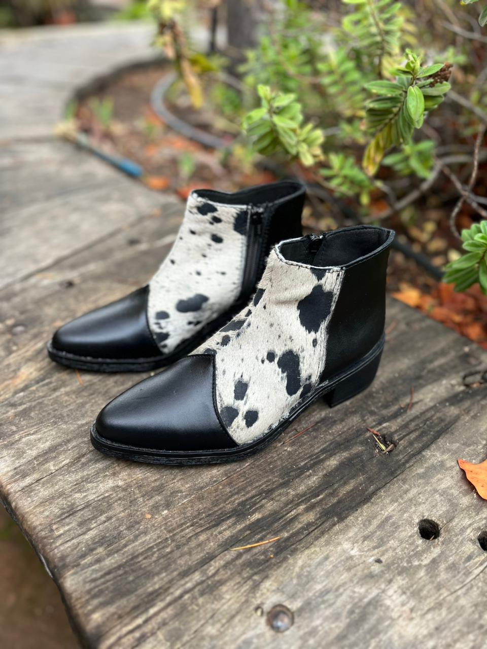 Botin cuero negro c/pelo vaca