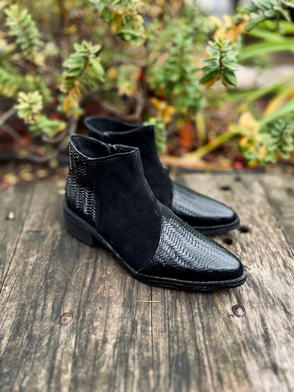 Botin cuero mimbre negro c/reno negro