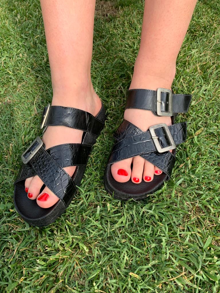 Sandalia Pisa cuero negro croco richiato
