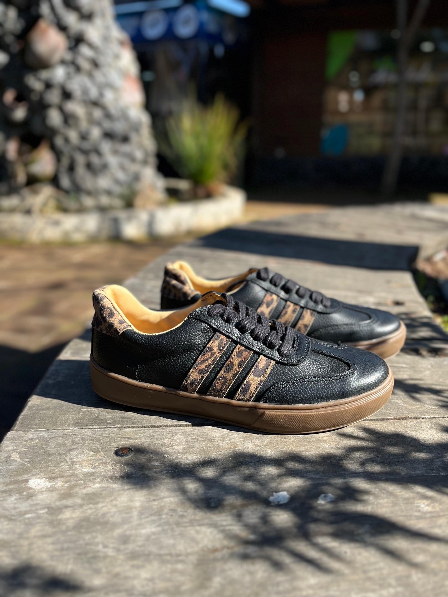 Zapatilla samba cuero negro poroso c/ print