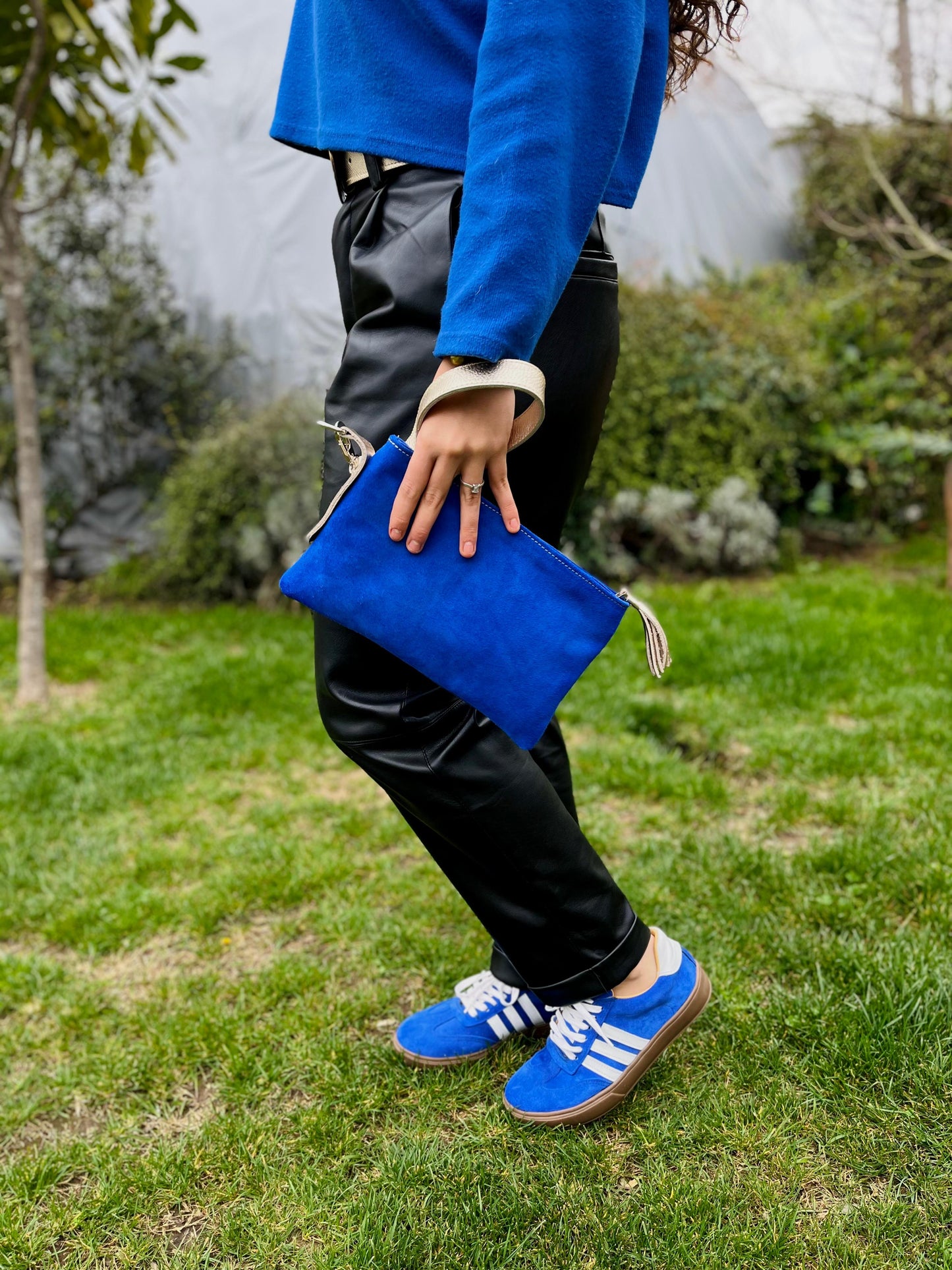 Clutch cuero reno azul c/dorado